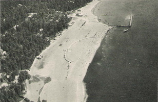 Фотография пляжа и гавани сделана с самолёта 1927(?) г.(3)