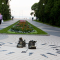 botinki-01: "Ботинки неизвестного дачника", на центральной аллее зеленогорского парка