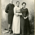 Чичерины. слева направо Николай Васильевич, сестра Софья, жена Наталья Дмитриевна. 1900е