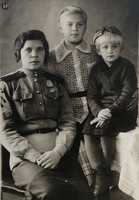 Сестры Кузнецовы: Вера, Мария и Татьяна. Середина 1940-х годов