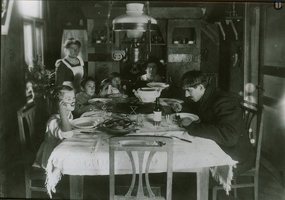 Дача Чуковского 1912 столовая